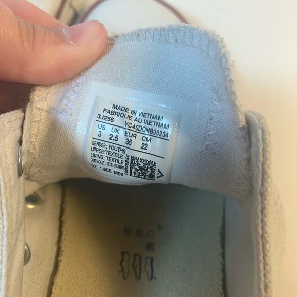 White converse shoes - Picture 5 of 5